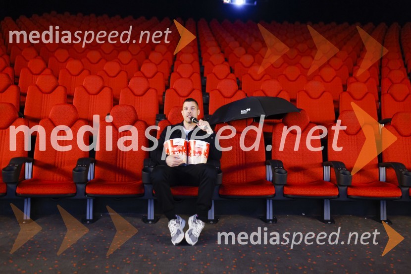  Klemen Bučan, radijski voditelj, stand-up komik, DJPremiera Hiša Gucci - Cineplexx