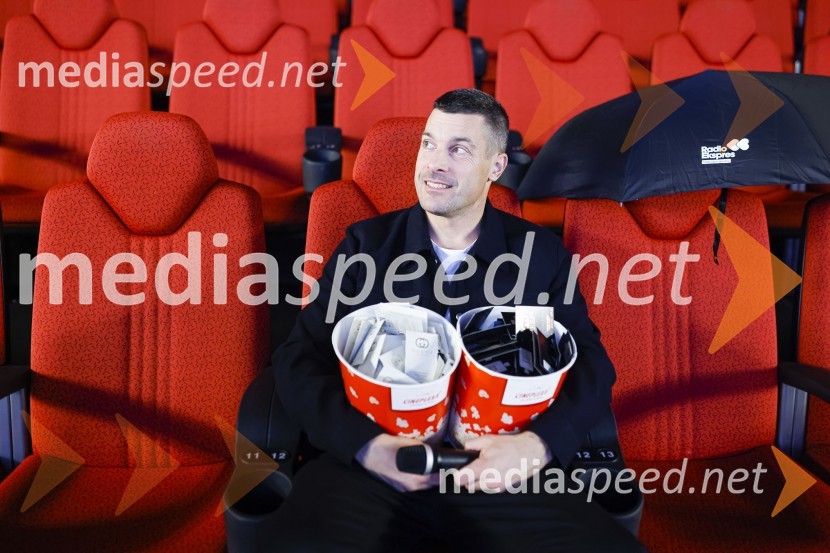  Klemen Bučan, radijski voditelj, stand-up komik, DJPremiera Hiša Gucci - Cineplexx