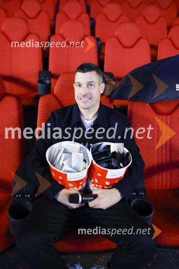  Klemen Bučan, radijski voditelj, stand-up komik, DJPremiera Hiša Gucci - Cineplexx