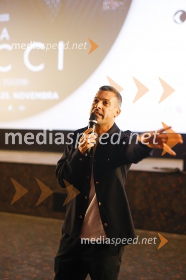  Klemen Bučan, radijski voditelj, stand-up komik, DJPremiera Hiša Gucci - Cineplexx