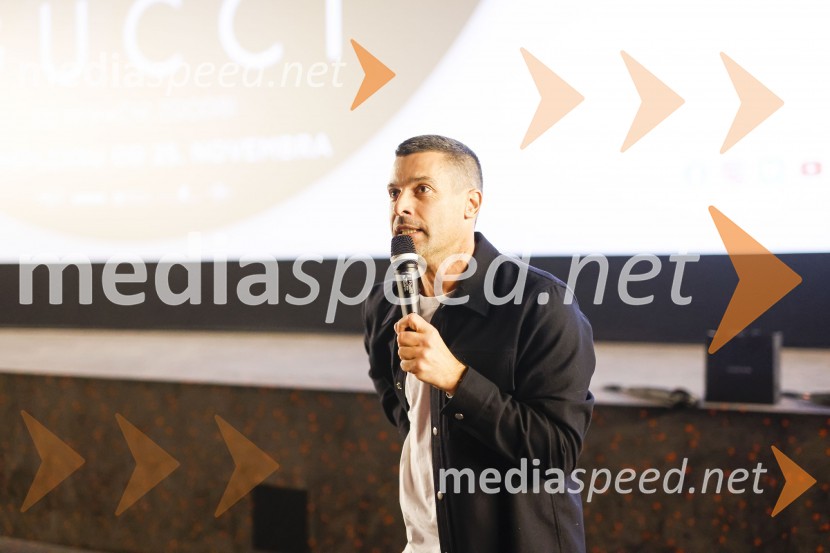  Klemen Bučan, radijski voditelj, stand-up komik, DJPremiera Hiša Gucci - Cineplexx