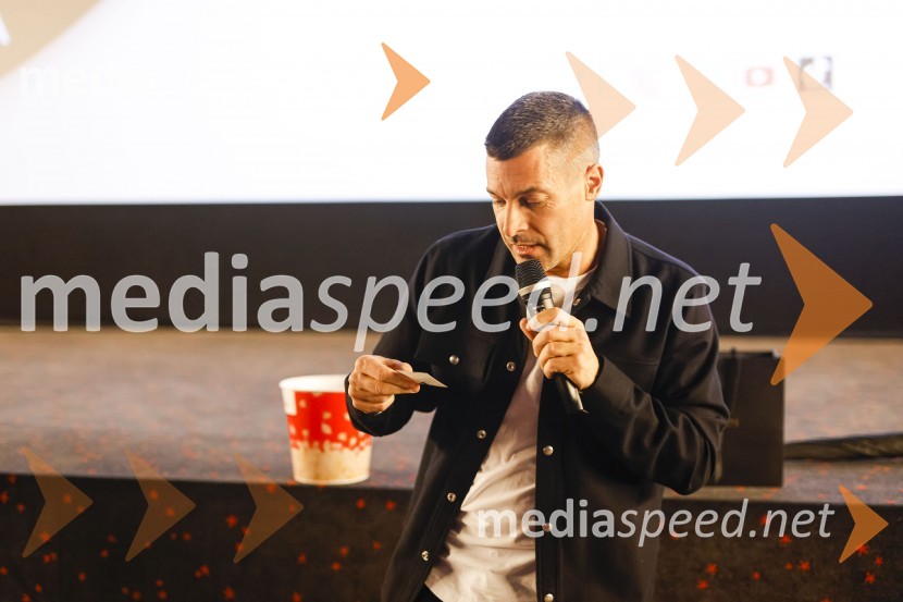  Klemen Bučan, radijski voditelj, stand-up komik, DJPremiera Hiša Gucci - Cineplexx