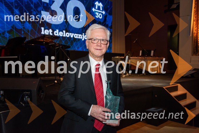  Bogomir Strašek, ustanovitelj, direktor in večinski lastnik družbe KLS Ljubno100 najbogatejših Slovencev pred objektivom Mediaspeed