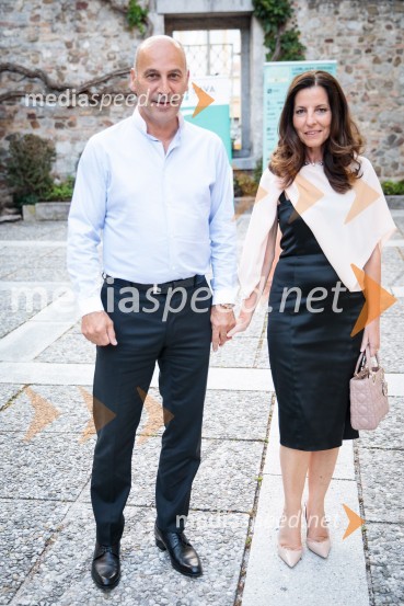  Marjan  Batagelj, predsednik upravnega odbora, Postojnska jama;  Katja Dolenc Batagelj, izvršna dirketorica trženja, Postojnska jama100 najbogatejših Slovencev pred objektivom Mediaspeed