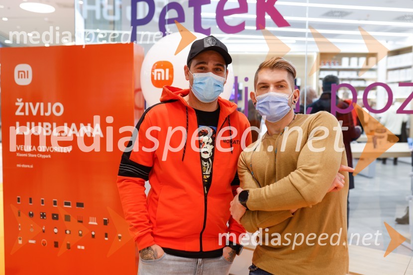  Jani Jugovic, Cool Fotr;  Klemen Bunderla, radijski voditelj, radio AktualLjubljana z navdušenjem pospremila odprtje trgovine Xiaomi Store