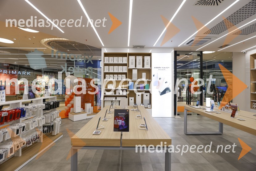 Ljubljana z navdušenjem pospremila odprtje trgovine Xiaomi Store