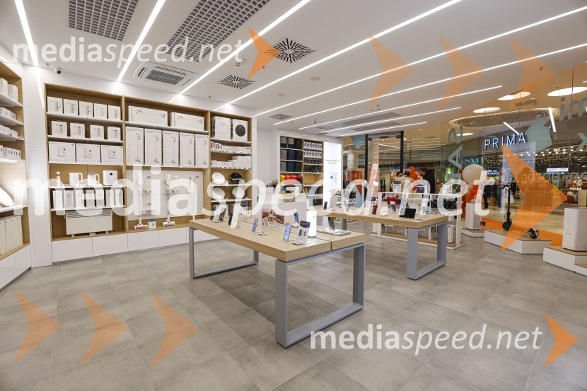 Ljubljana z navdušenjem pospremila odprtje trgovine Xiaomi Store