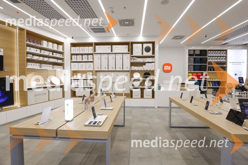 Ljubljana z navdušenjem pospremila odprtje trgovine Xiaomi Store