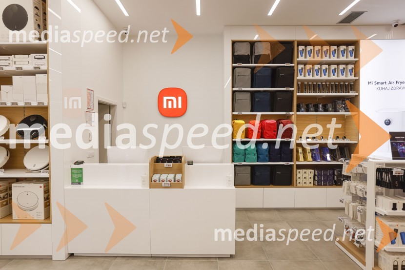 Ljubljana z navdušenjem pospremila odprtje trgovine Xiaomi Store