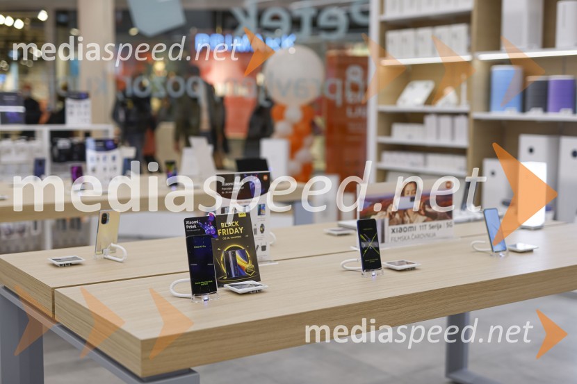 Ljubljana z navdušenjem pospremila odprtje trgovine Xiaomi Store