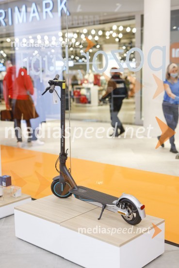 Ljubljana z navdušenjem pospremila odprtje trgovine Xiaomi Store