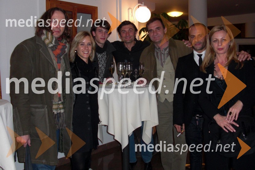 Livio Badurina, igralec, Sonja Kovačić, producentka Gavelle, ..., Sven Medvešek, igralec, Darko Stazić, direktor Gavelle, Tomaž Pandur, režiser in Livia Pandur, direktorica Pandur TheatersKaligula, slovenska premiera predstave Tomaža Pandurja