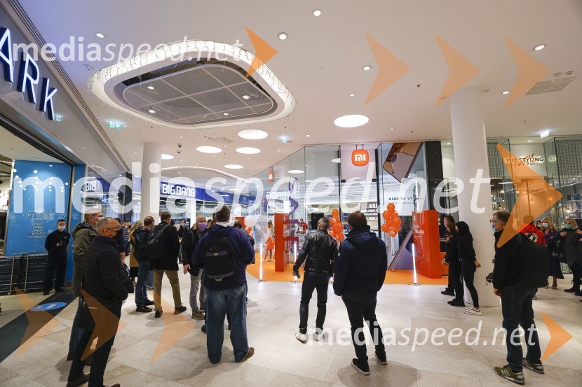 Ljubljana z navdušenjem pospremila odprtje trgovine Xiaomi Store