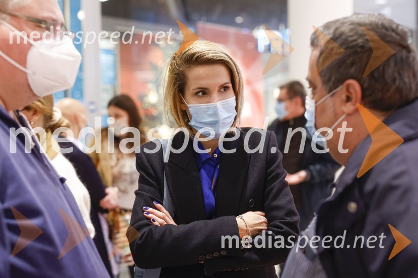  Natalija Cvetko, vodja projektov, MediaspeedLjubljana z navdušenjem pospremila odprtje trgovine Xiaomi Store