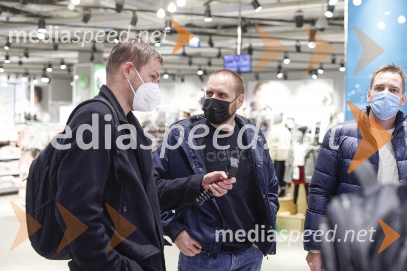 Ljubljana z navdušenjem pospremila odprtje trgovine Xiaomi Store