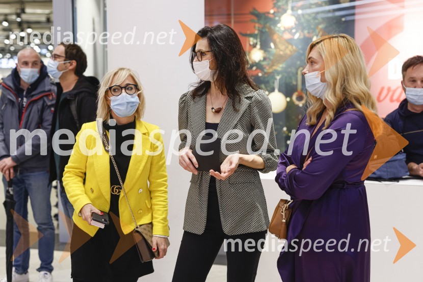  Katarina Stular,  glavna in odgovorna urednica revije Najstnica;  Brigita Bračko, Idealia d.o.o.Ljubljana z navdušenjem pospremila odprtje trgovine Xiaomi Store