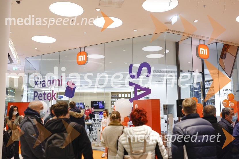 Ljubljana z navdušenjem pospremila odprtje trgovine Xiaomi Store
