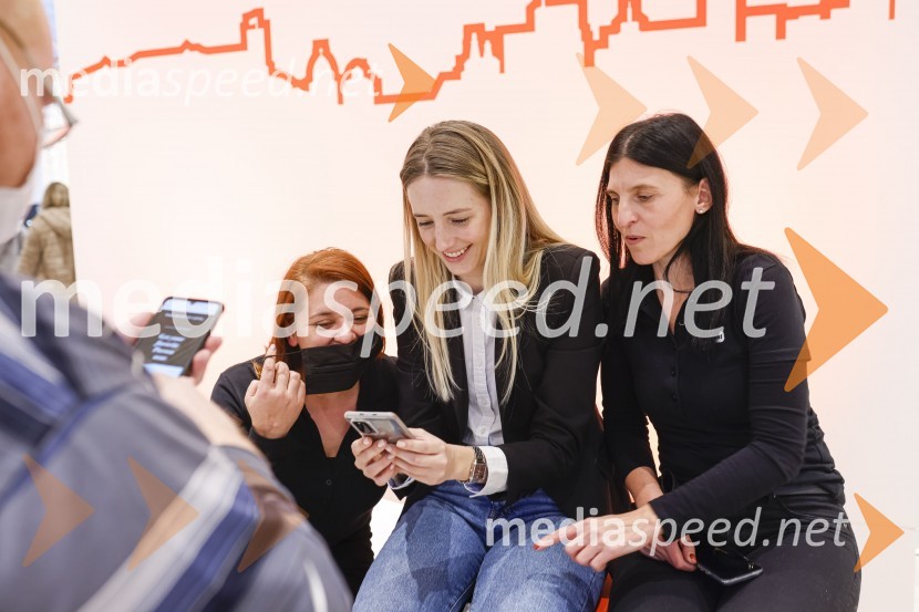 Ljubljana z navdušenjem pospremila odprtje trgovine Xiaomi Store