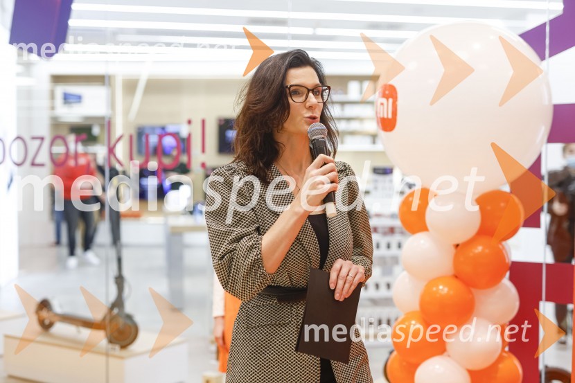  Brigita Bračko, Idealia d.o.o.Ljubljana z navdušenjem pospremila odprtje trgovine Xiaomi Store