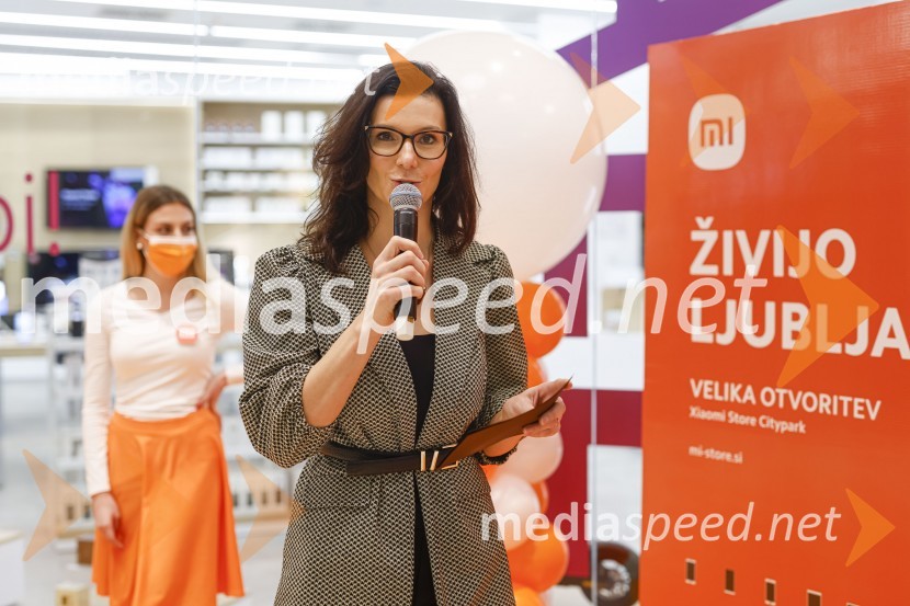  Brigita Bračko, Idealia d.o.o.Ljubljana z navdušenjem pospremila odprtje trgovine Xiaomi Store