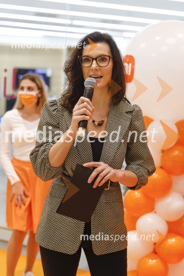  Brigita Bračko, Idealia d.o.o.Ljubljana z navdušenjem pospremila odprtje trgovine Xiaomi Store