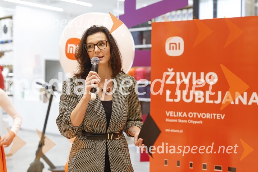  Brigita Bračko, Idealia d.o.o.Ljubljana z navdušenjem pospremila odprtje trgovine Xiaomi Store