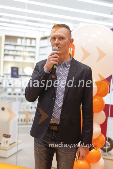  Goran  Mudrovčić, generalni direktor Xiaomi za Slovenijo in Hrvaško.Ljubljana z navdušenjem pospremila odprtje trgovine Xiaomi Store