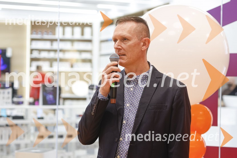  Goran  Mudrovčić, generalni direktor Xiaomi za Slovenijo in Hrvaško.Ljubljana z navdušenjem pospremila odprtje trgovine Xiaomi Store
