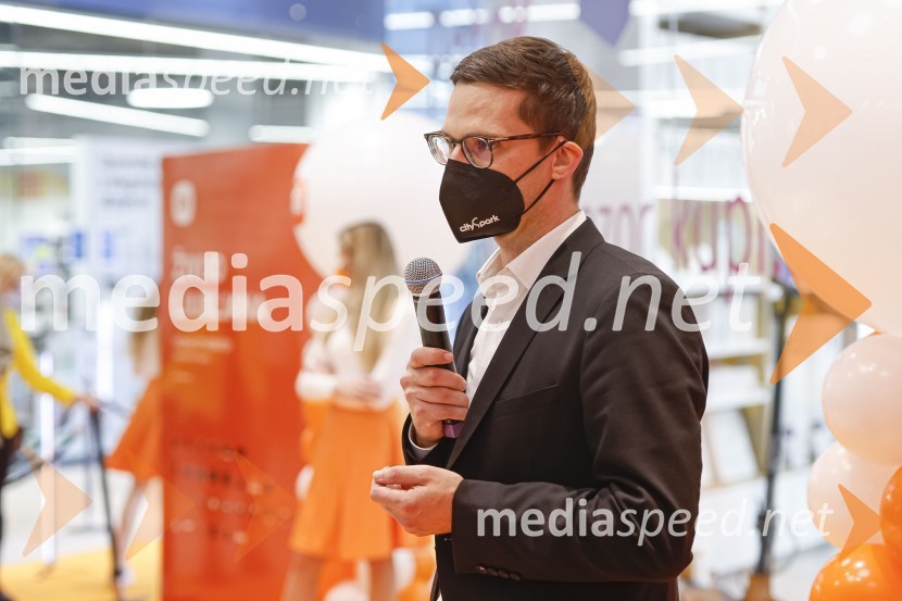 Ljubljana z navdušenjem pospremila odprtje trgovine Xiaomi Store