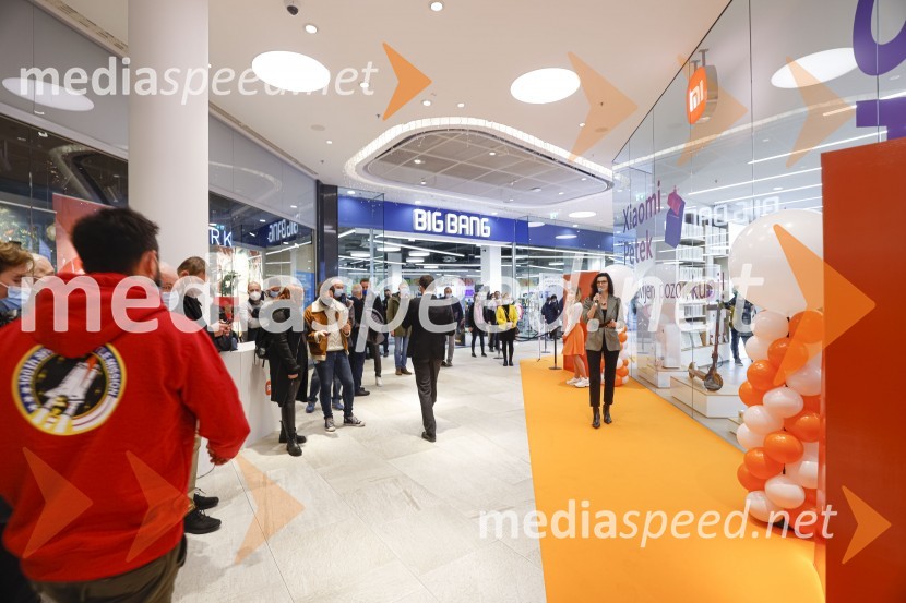 Ljubljana z navdušenjem pospremila odprtje trgovine Xiaomi Store
