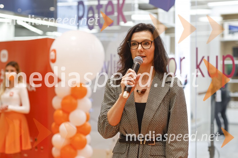  Brigita Bračko, Idealia d.o.o.Ljubljana z navdušenjem pospremila odprtje trgovine Xiaomi Store