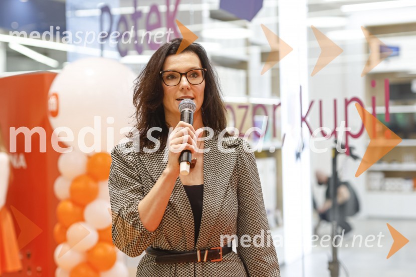  Brigita Bračko, Idealia d.o.o.Ljubljana z navdušenjem pospremila odprtje trgovine Xiaomi Store