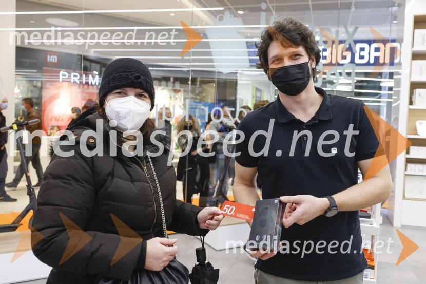 Teja Pelko, novinarka, Svet24;  ... Ljubljana z navdušenjem pospremila odprtje trgovine Xiaomi Store