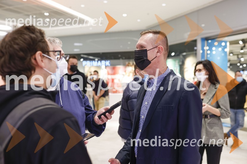  Goran  Mudrovčić, generalni direktor Xiaomi za Slovenijo in Hrvaško.Ljubljana z navdušenjem pospremila odprtje trgovine Xiaomi Store