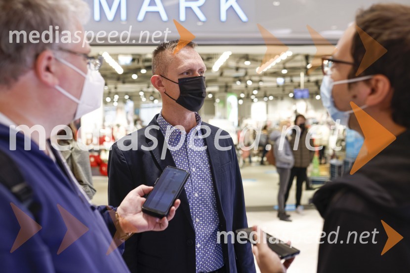  Goran  Mudrovčić, generalni direktor Xiaomi za Slovenijo in Hrvaško.Ljubljana z navdušenjem pospremila odprtje trgovine Xiaomi Store