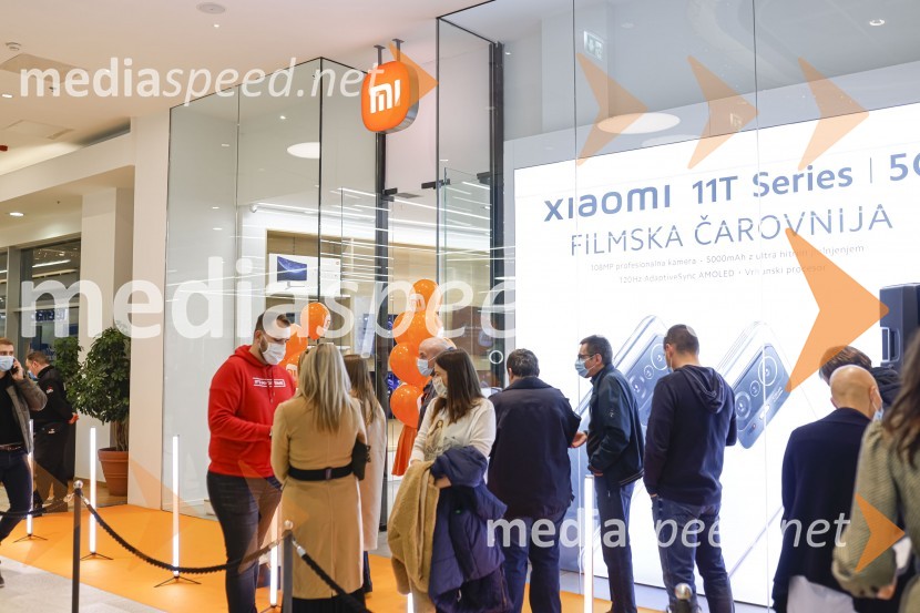 Ljubljana z navdušenjem pospremila odprtje trgovine Xiaomi Store
