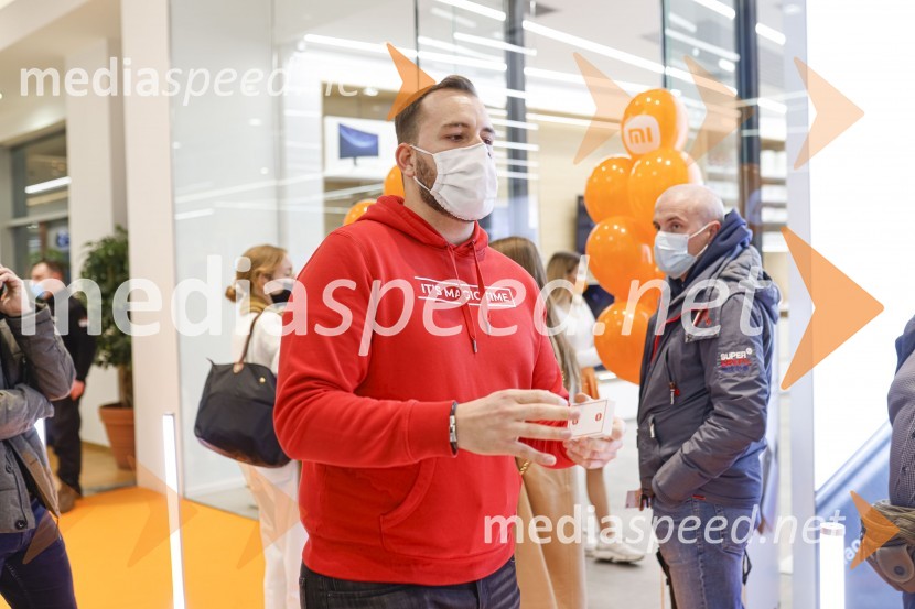 Ljubljana z navdušenjem pospremila odprtje trgovine Xiaomi Store