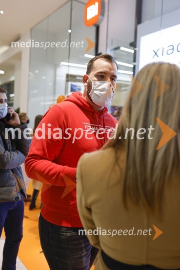 Ljubljana z navdušenjem pospremila odprtje trgovine Xiaomi Store