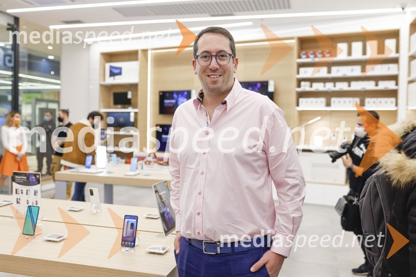 Ljubljana z navdušenjem pospremila odprtje trgovine Xiaomi Store