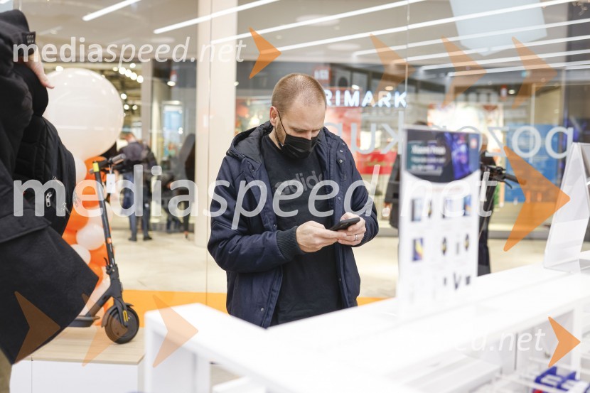 Ljubljana z navdušenjem pospremila odprtje trgovine Xiaomi Store