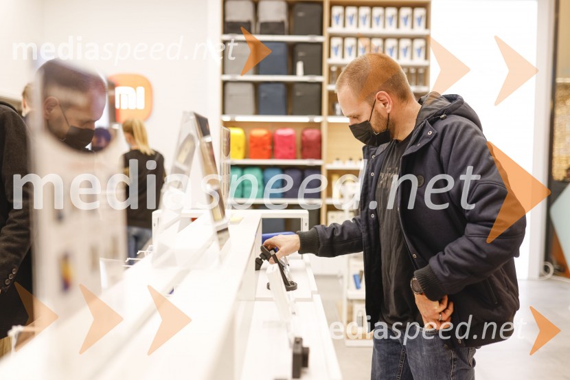 Ljubljana z navdušenjem pospremila odprtje trgovine Xiaomi Store