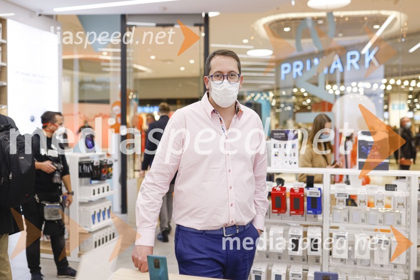 Ljubljana z navdušenjem pospremila odprtje trgovine Xiaomi Store