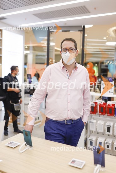 Ljubljana z navdušenjem pospremila odprtje trgovine Xiaomi Store