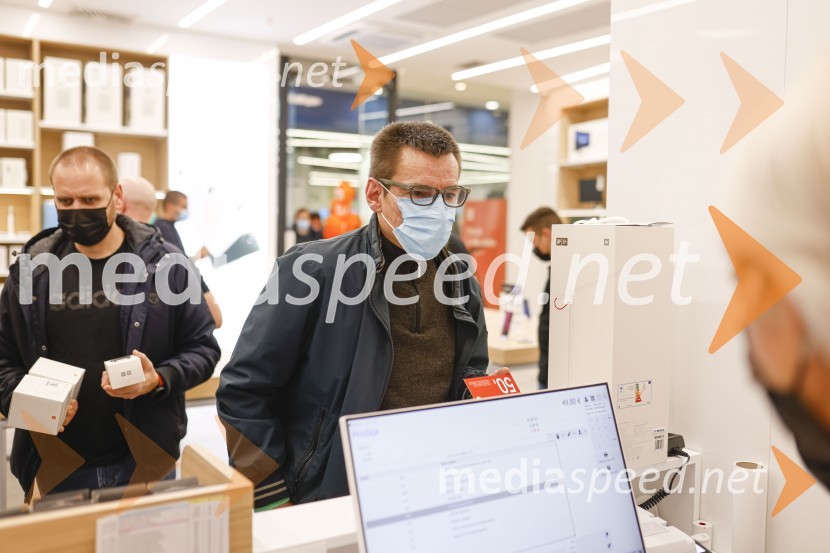 Ljubljana z navdušenjem pospremila odprtje trgovine Xiaomi Store