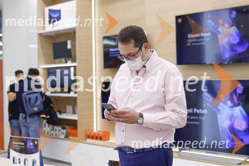 Ljubljana z navdušenjem pospremila odprtje trgovine Xiaomi Store