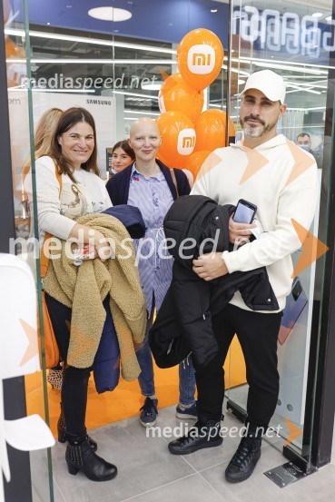  ... ;  ... ;  Jan Macarol, urednik, City MagazineLjubljana z navdušenjem pospremila odprtje trgovine Xiaomi Store