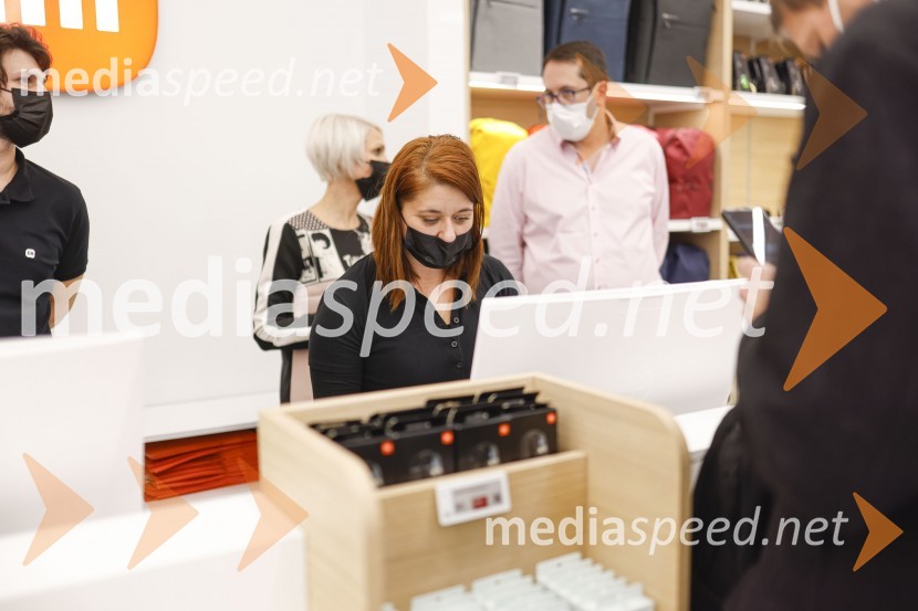 Ljubljana z navdušenjem pospremila odprtje trgovine Xiaomi Store