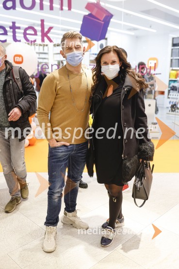  Klemen Bunderla, radijski voditelj, radio Aktual;  ... Ljubljana z navdušenjem pospremila odprtje trgovine Xiaomi Store