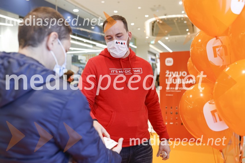 Ljubljana z navdušenjem pospremila odprtje trgovine Xiaomi Store
