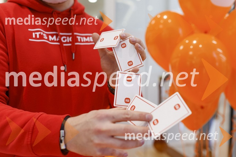 Ljubljana z navdušenjem pospremila odprtje trgovine Xiaomi Store